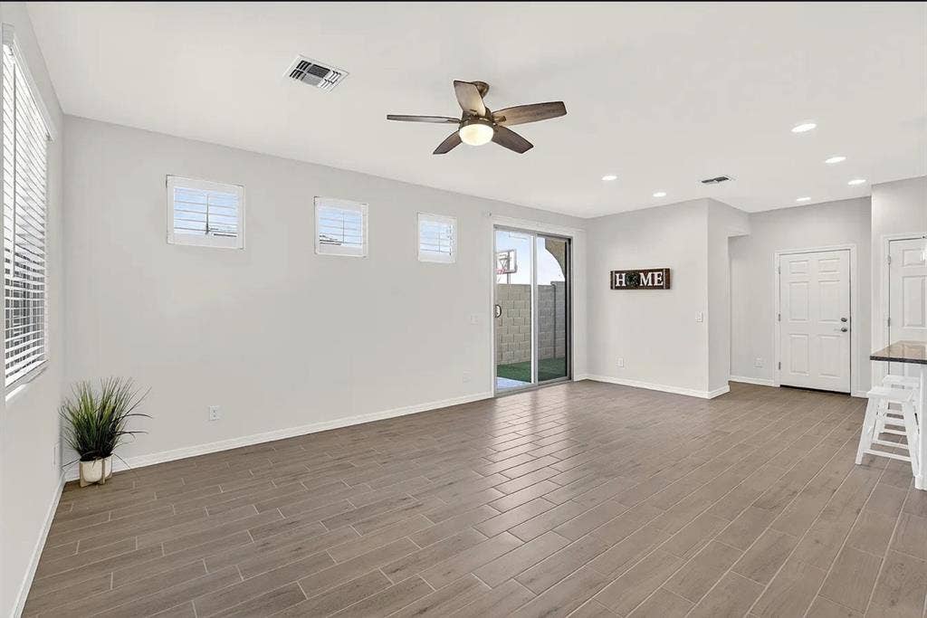 Looking for East Mesa Roommate