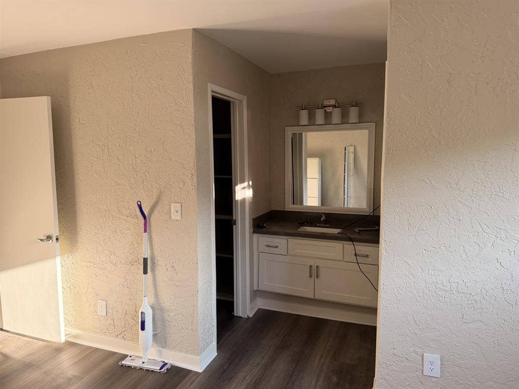 Private Bedroom/Bathroom available