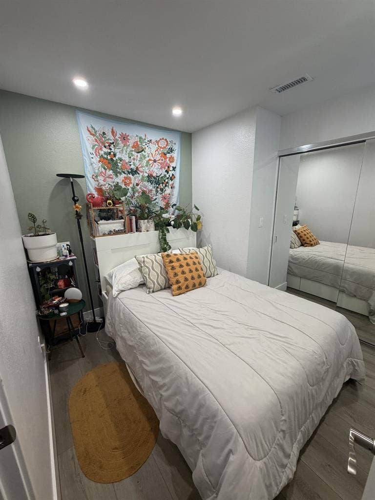 Roommate in Normal Heights Sept 1