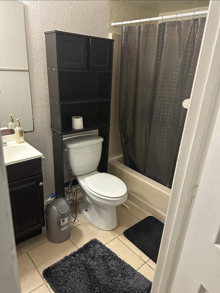 PRIVATE BEDROOM, BATHROOM,BALCONY