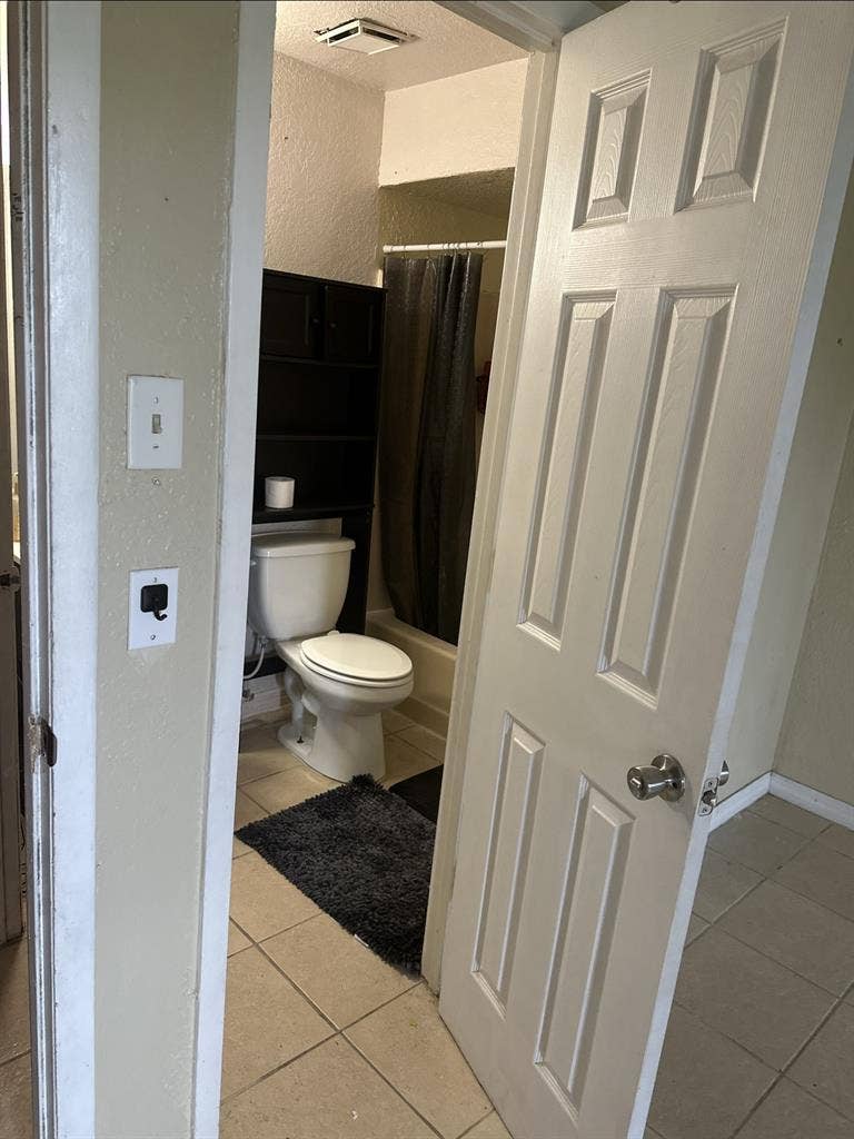 PRIVATE BEDROOM, BATHROOM,BALCONY