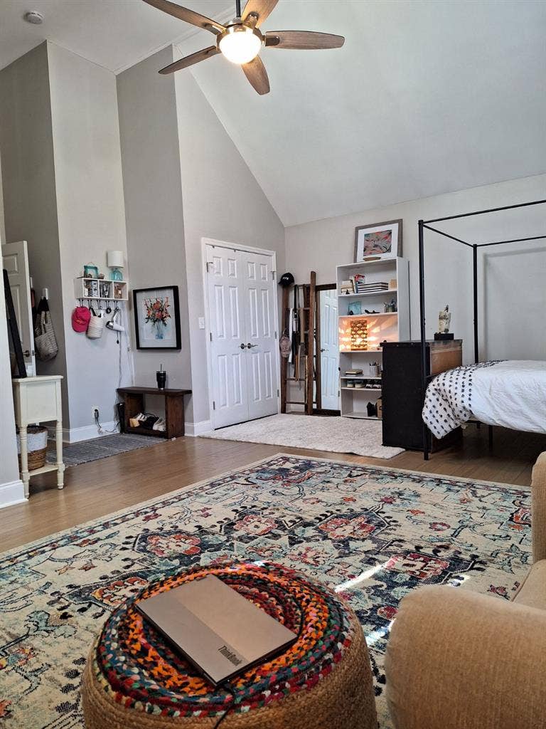 1 bedroom / 1 bathroom