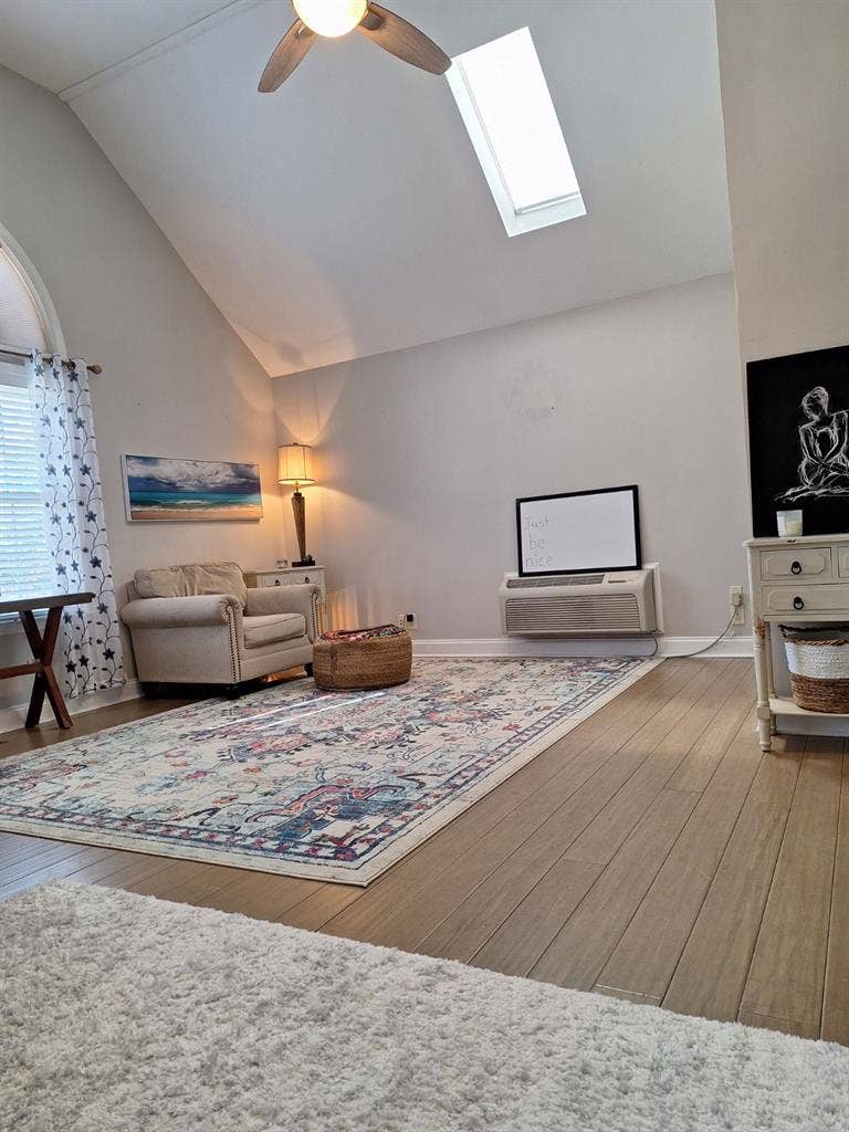 1 bedroom / 1 bathroom