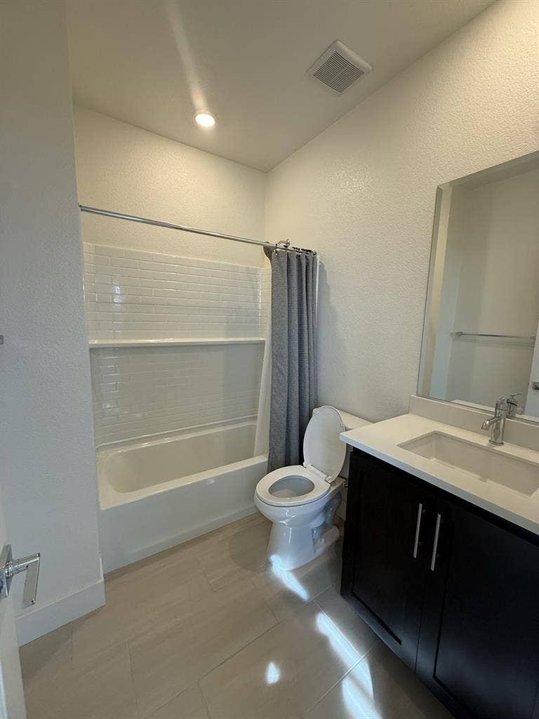 Dublin Newer Home – Room for Rent
