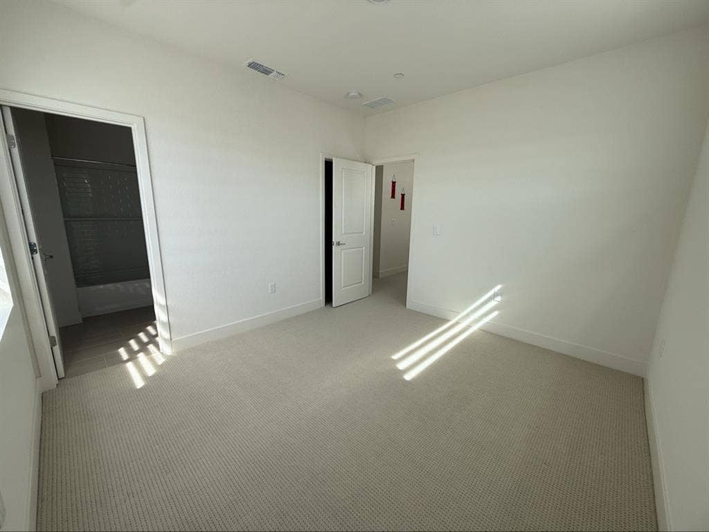 Dublin Newer Home – Room for Rent