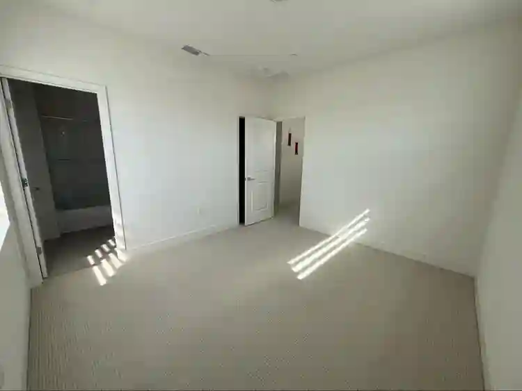 Dublin Newer Home – Room for Rent