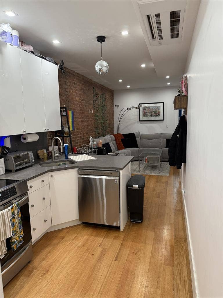 Looking for Roommate for Sept 1st