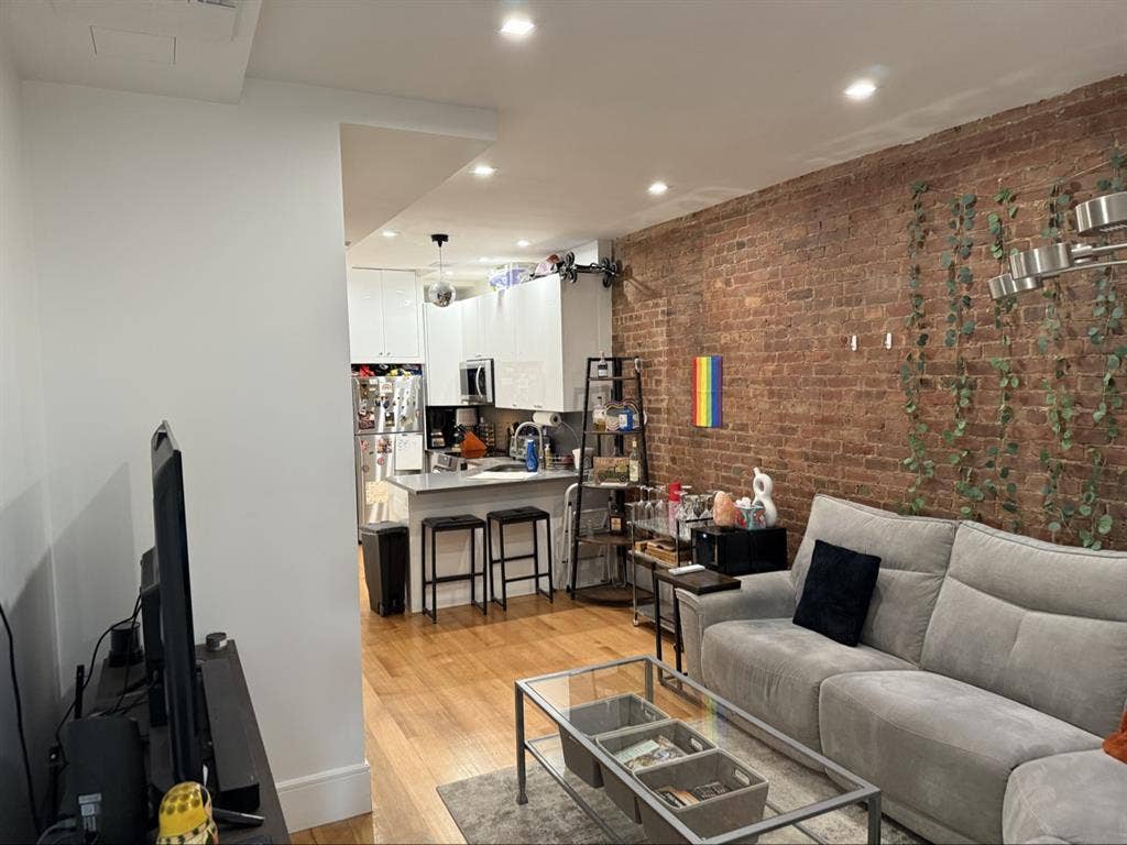 Looking for Roommate for Sept 1st