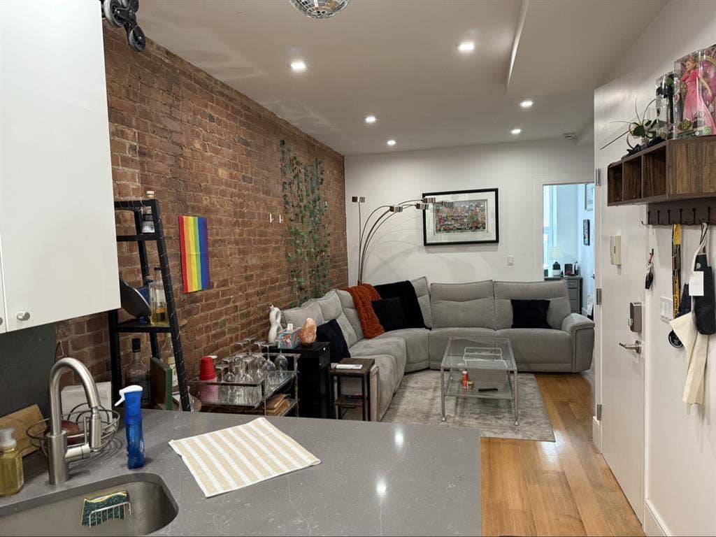 Looking for Roommate for Sept 1st
