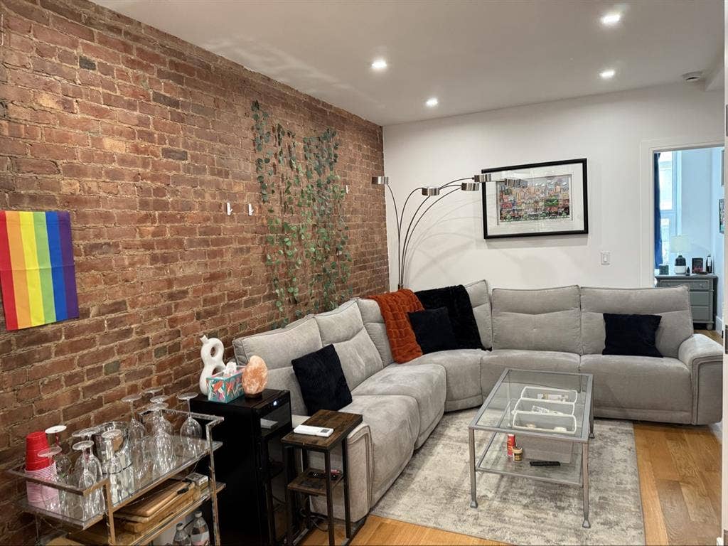 Looking for Roommate for Sept 1st