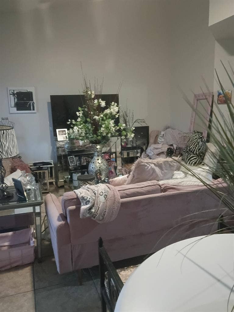 Room for rent large apartment