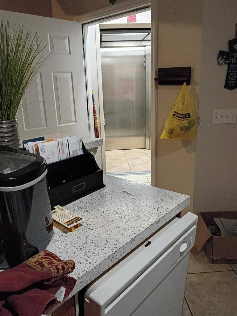 Room for rent large apartment