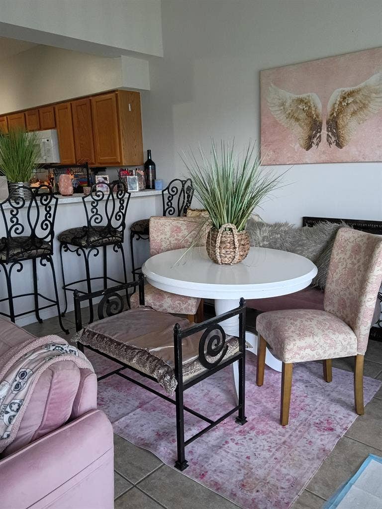 Room for rent large apartment