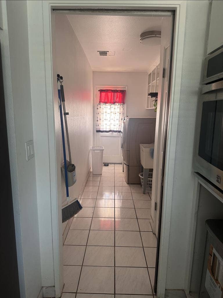 Roommate Needed