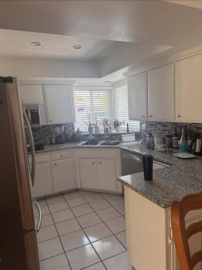 Roommate Needed
