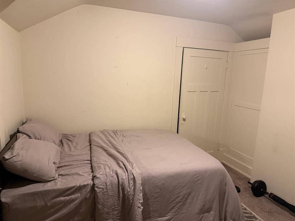 Double Room, 5 Woman house