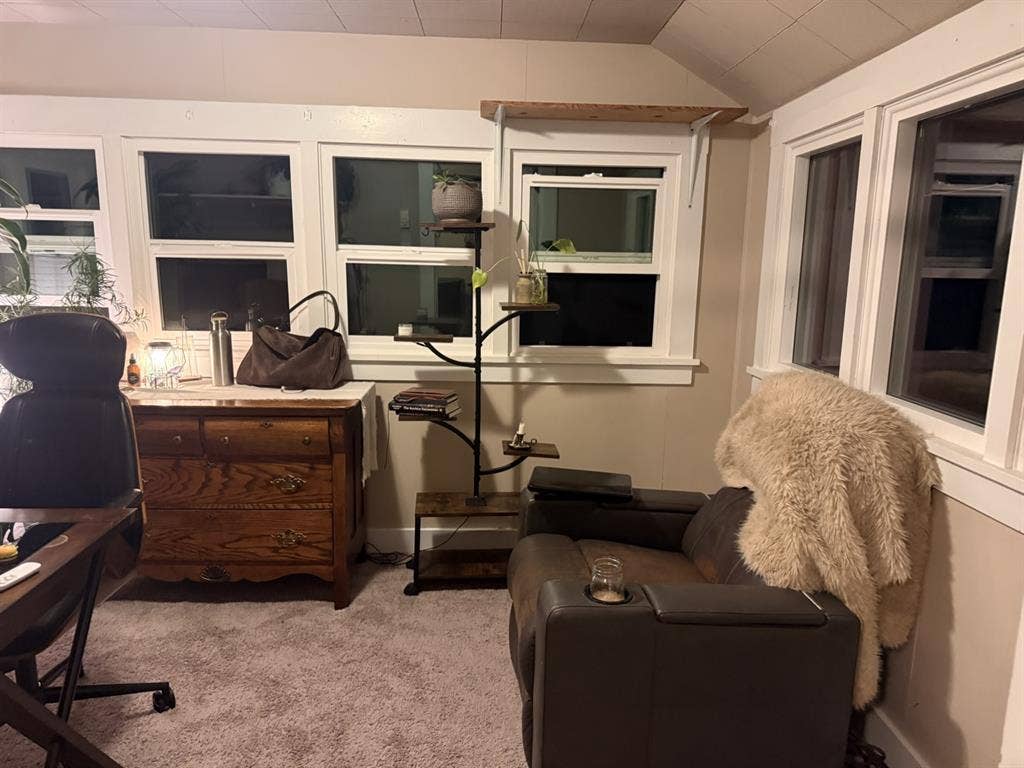 Double Room, 5 Woman house