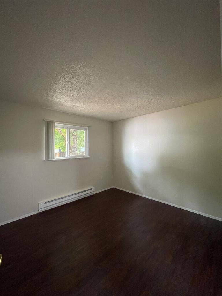 Spacious 2BED/1BATH APARTMENT