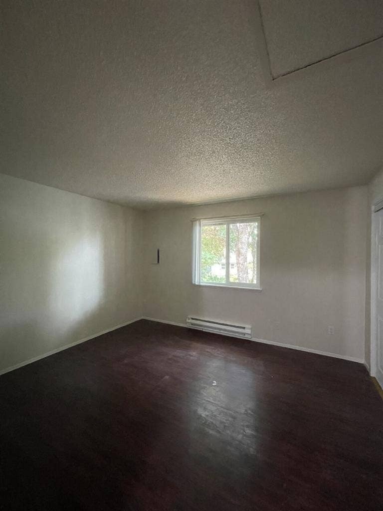 Spacious 2BED/1BATH APARTMENT
