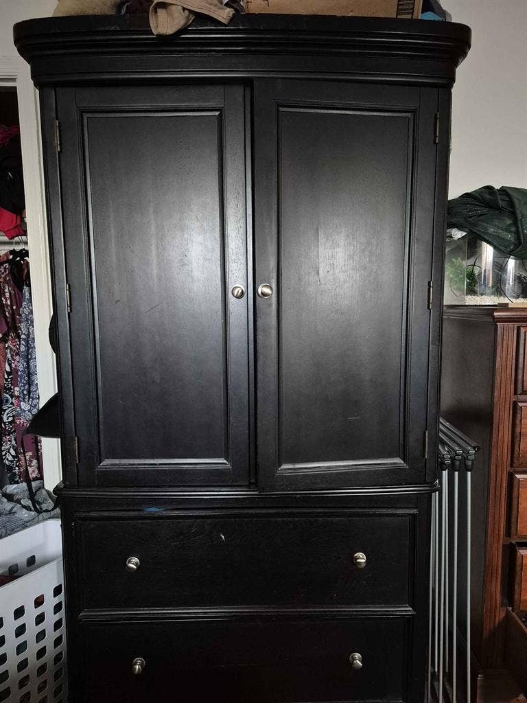 Room Available! Roommate Needed!
