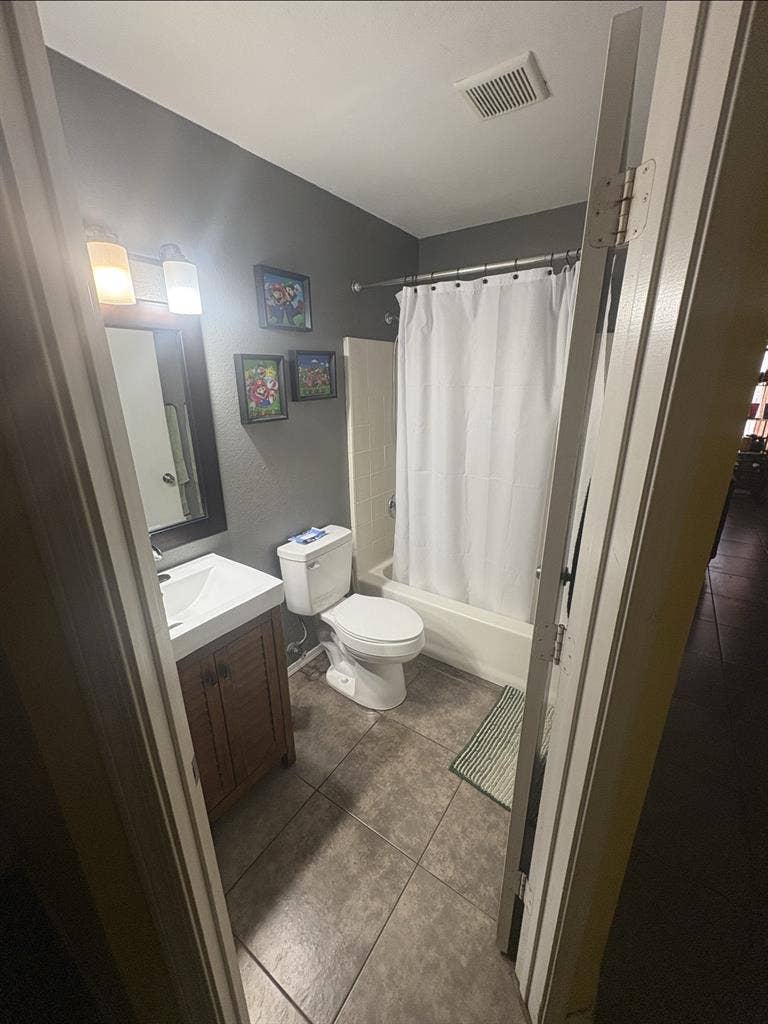 Guest bedroom in Glendale!