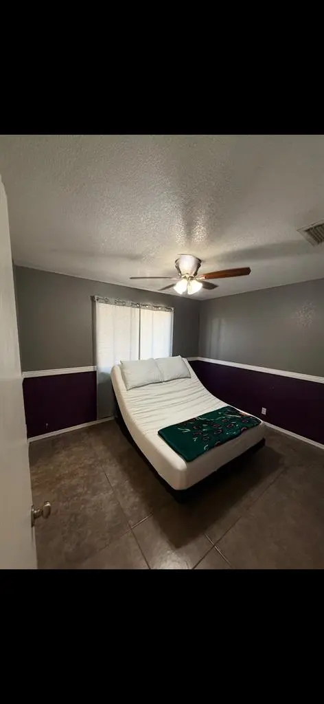 Guest bedroom in Glendale!