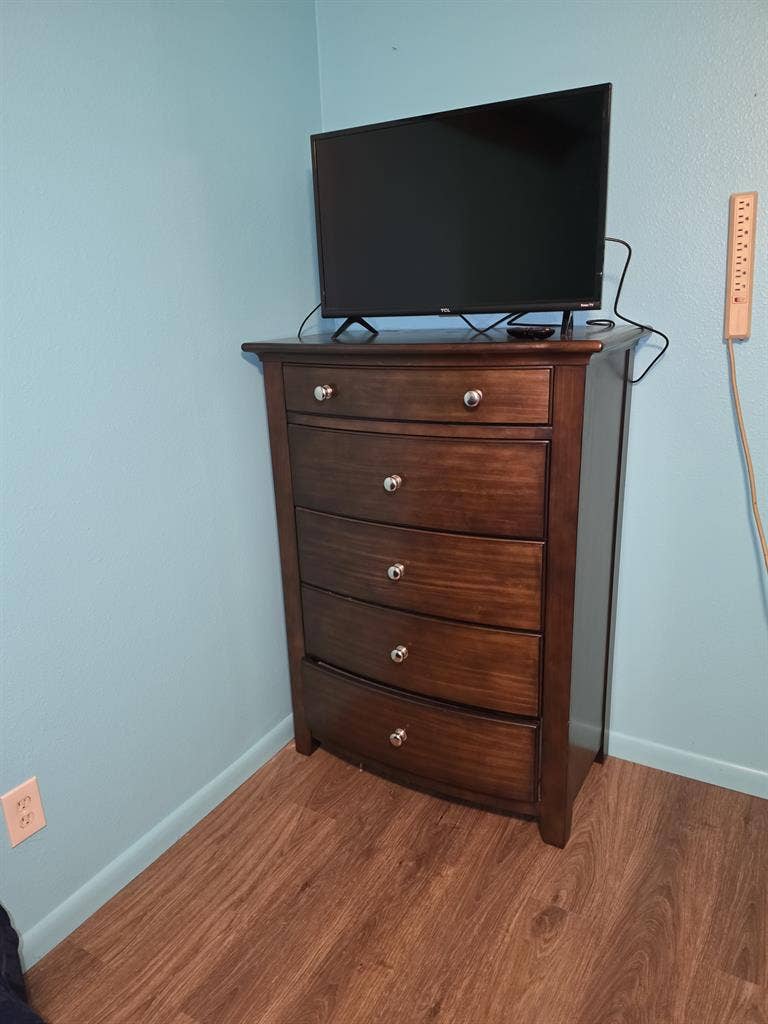 Looking for a FEMALE roommate