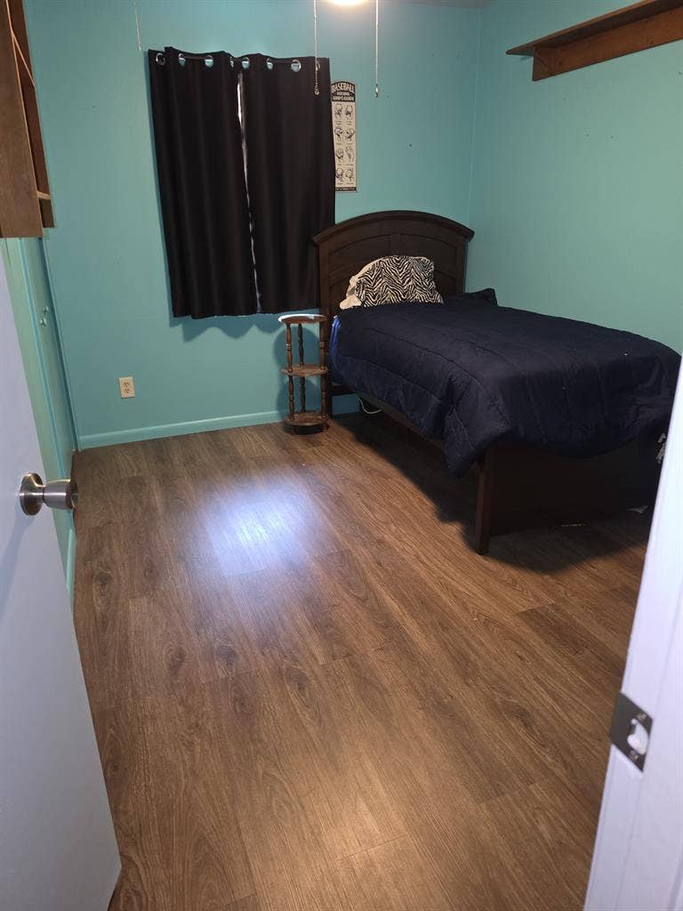 Looking for a FEMALE roommate