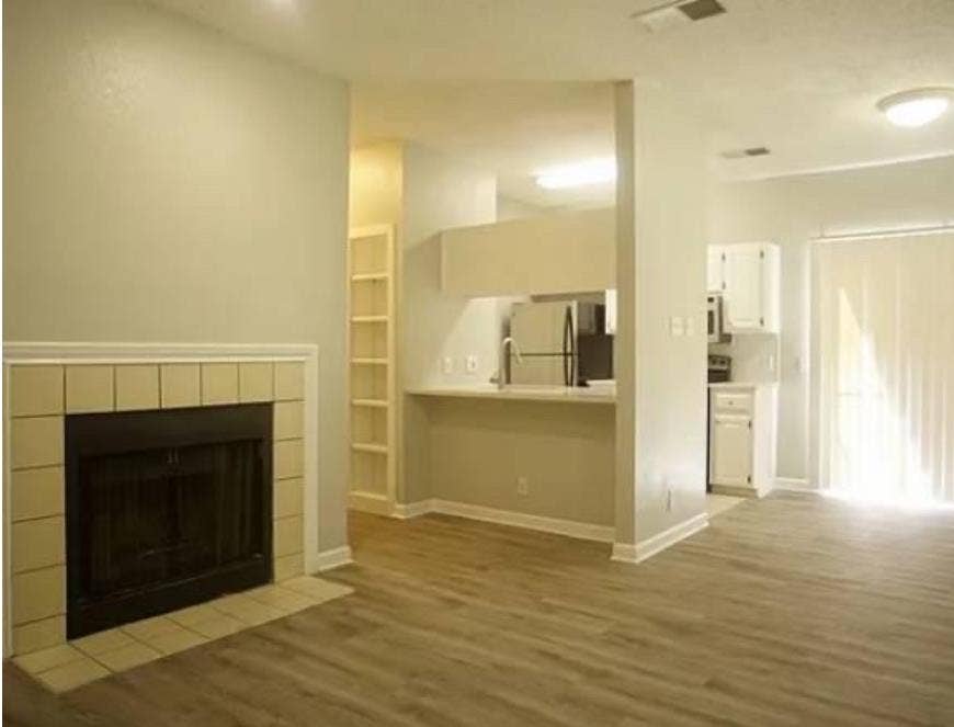 Looking for a roommate!