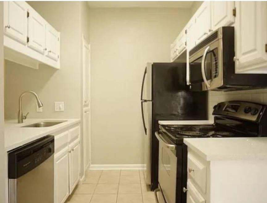 Looking for a roommate!