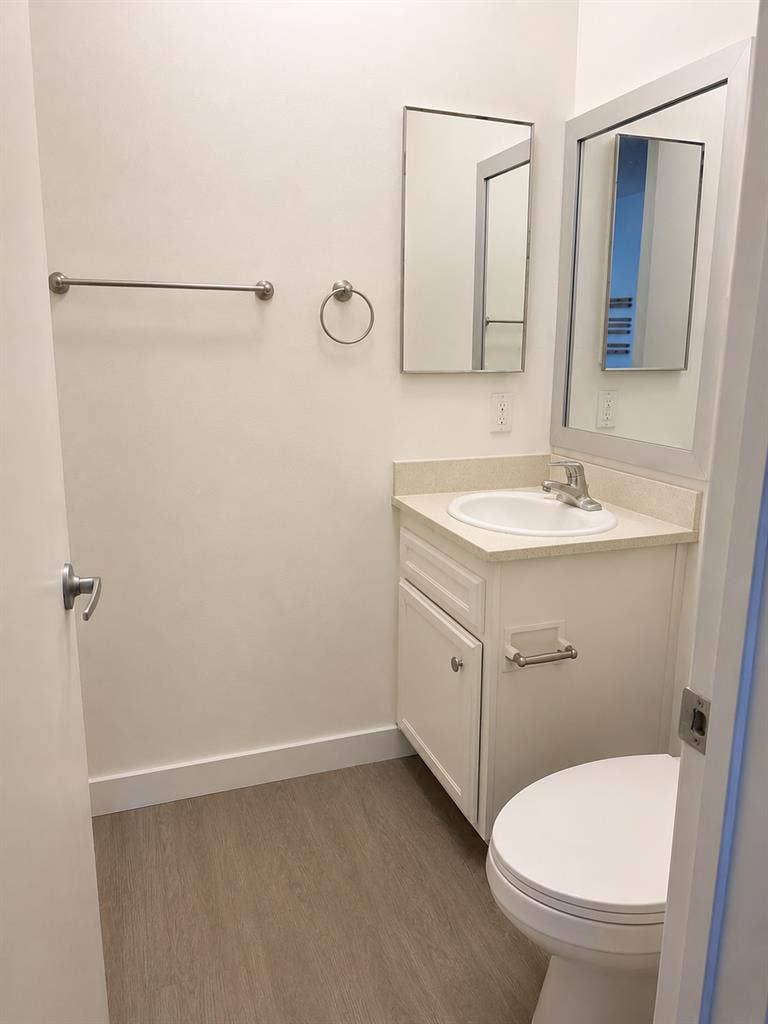 Master bed w/ bathroom Sep move in