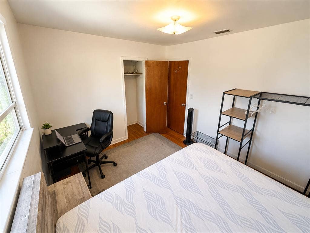 Furnished 1 BED w/Shared BA $700/M