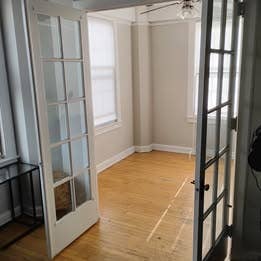 ROOMMATE WANTED (CAPITOL HILL)