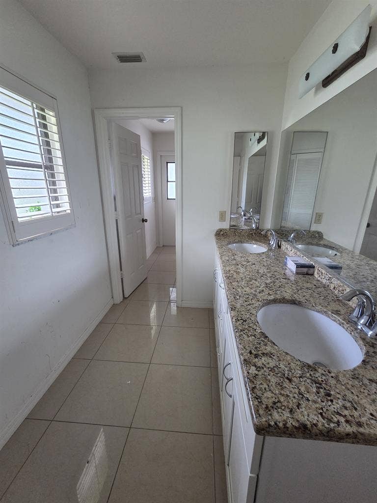Waterfront Pool home in Savona