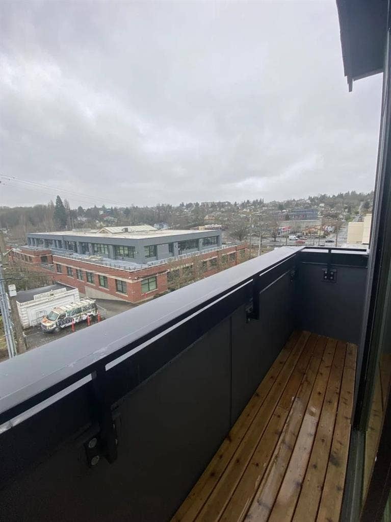 Private Top Floor Master Bedroom!