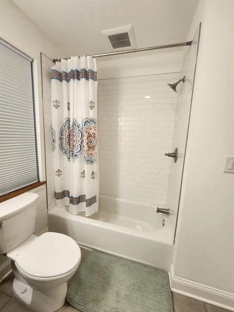 Looking for 1 Female Roommate