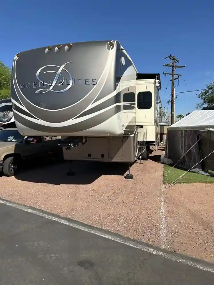 Luxury fifth wheel