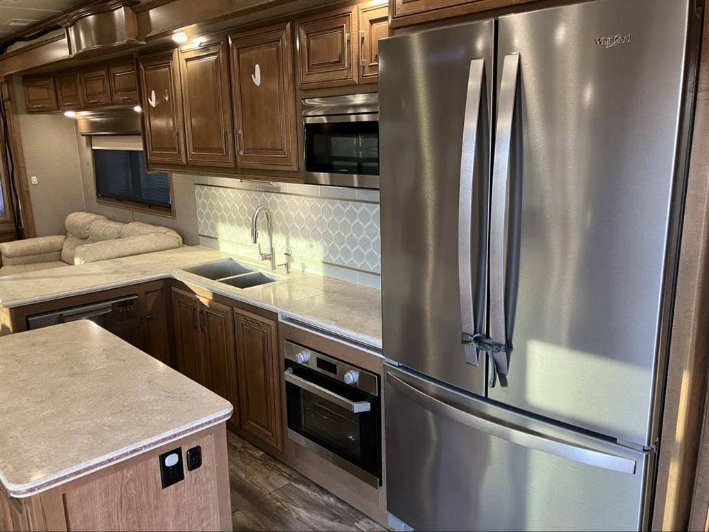 Luxury fifth wheel