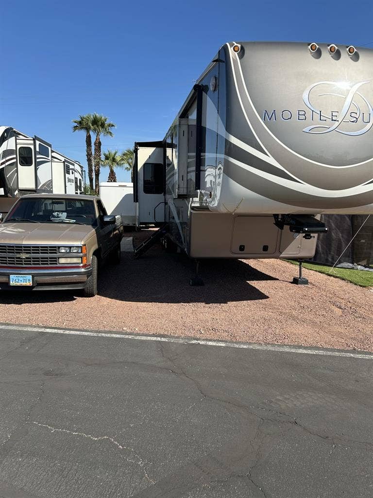 Luxury fifth wheel