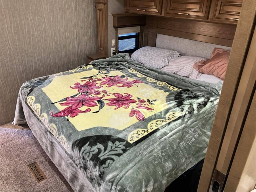 Luxury fifth wheel