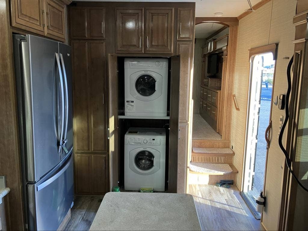 Luxury fifth wheel