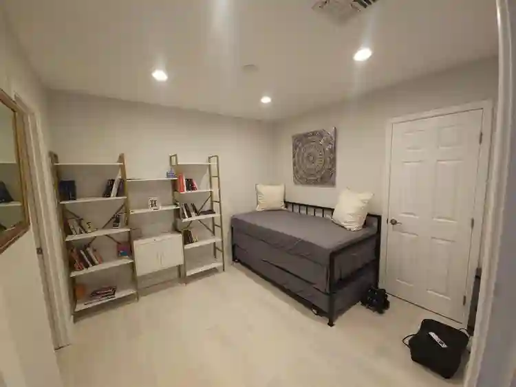 Furnish 2 Bedroom Condo Sep 1St