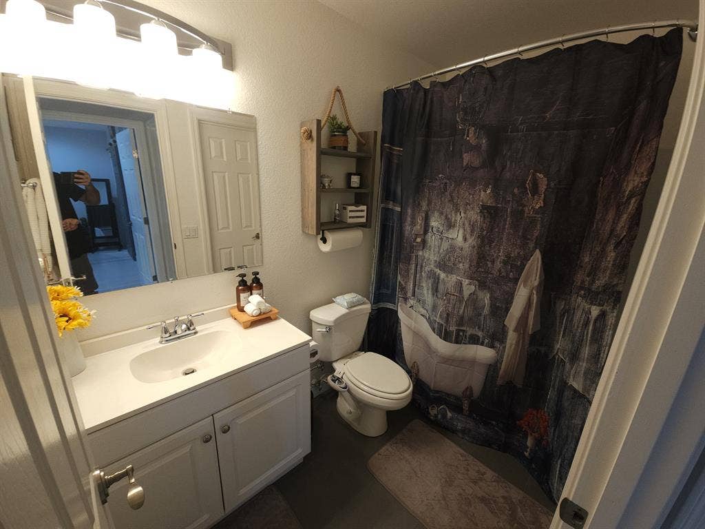 Furnish 2 Bedroom Condo Sep 1St
