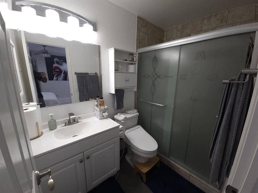 Furnish 2 Bedroom Condo Sep 1St