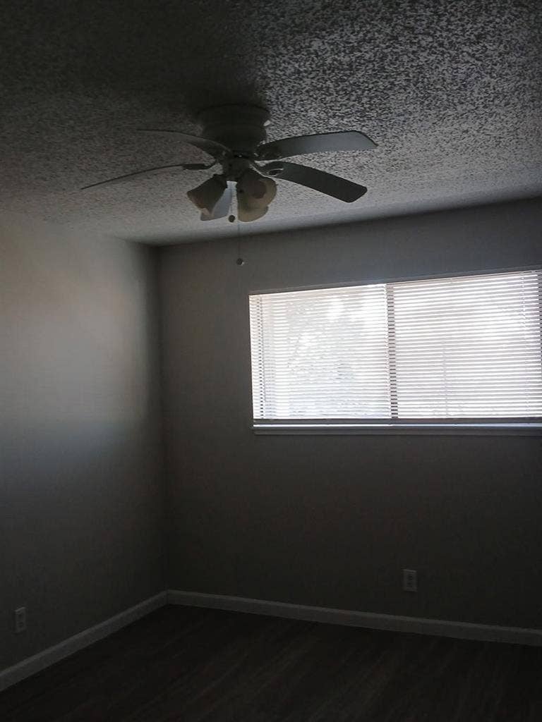 Private room available in 2 bd apt