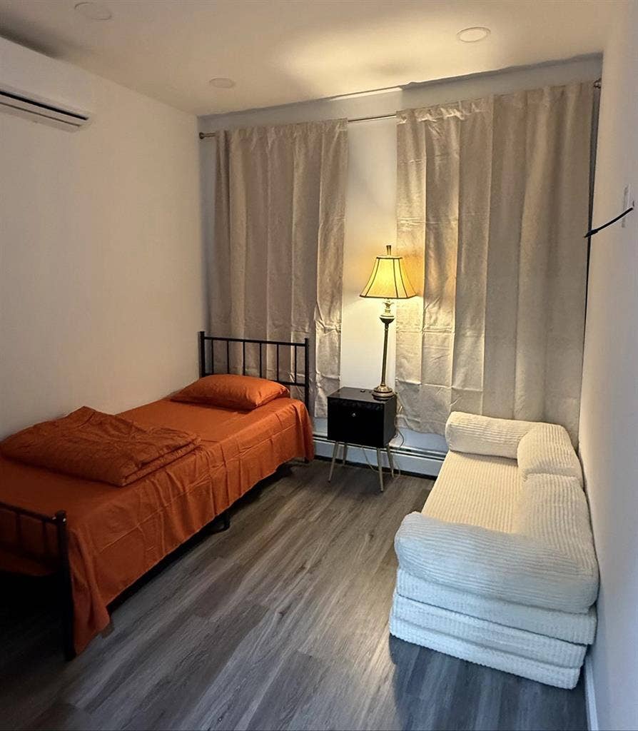 Private rooms Brooklyn Brighton B