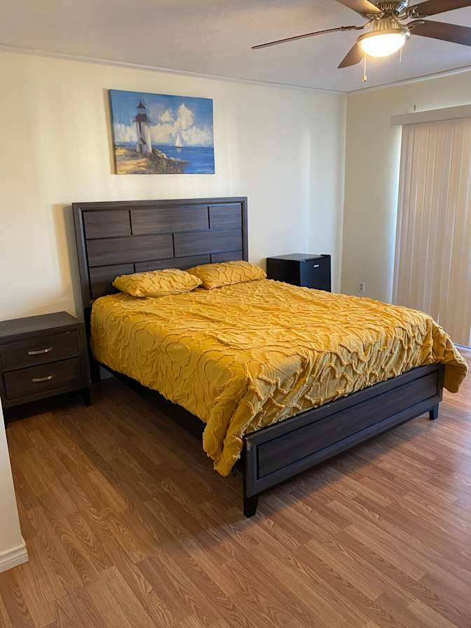 Fully furnished bedroom & bathroom