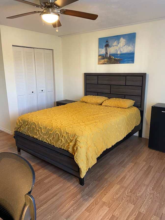 Fully furnished bedroom & bathroom