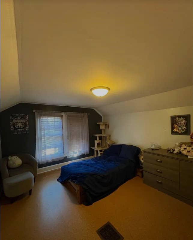 Room in East Madison from 09/01