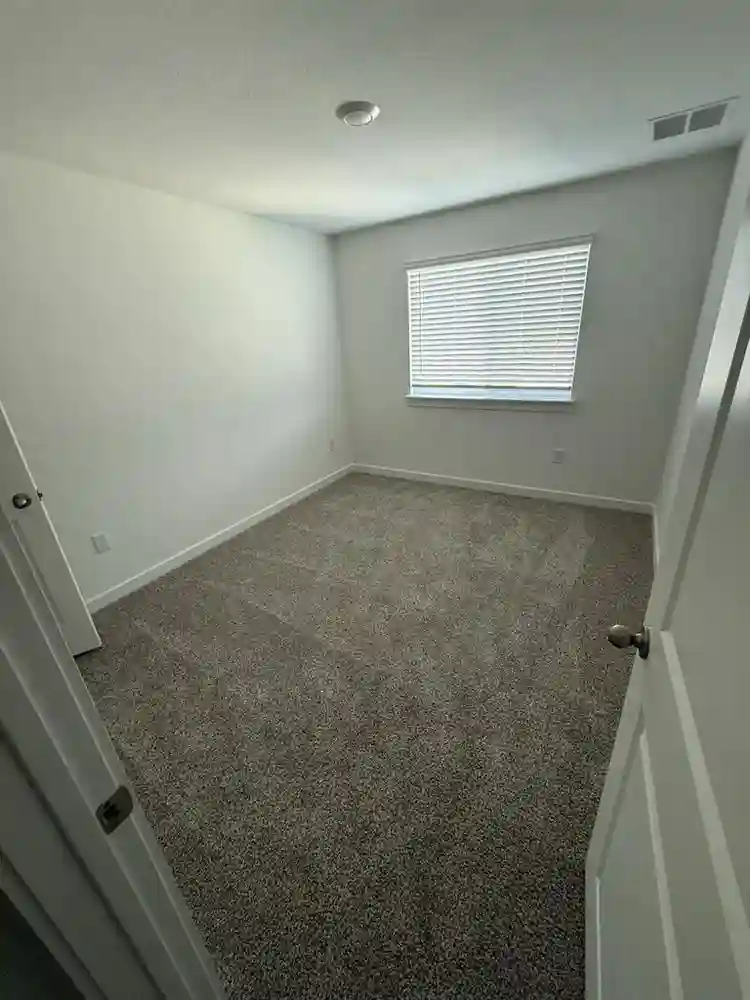 Spacious Private Upstairs Close By